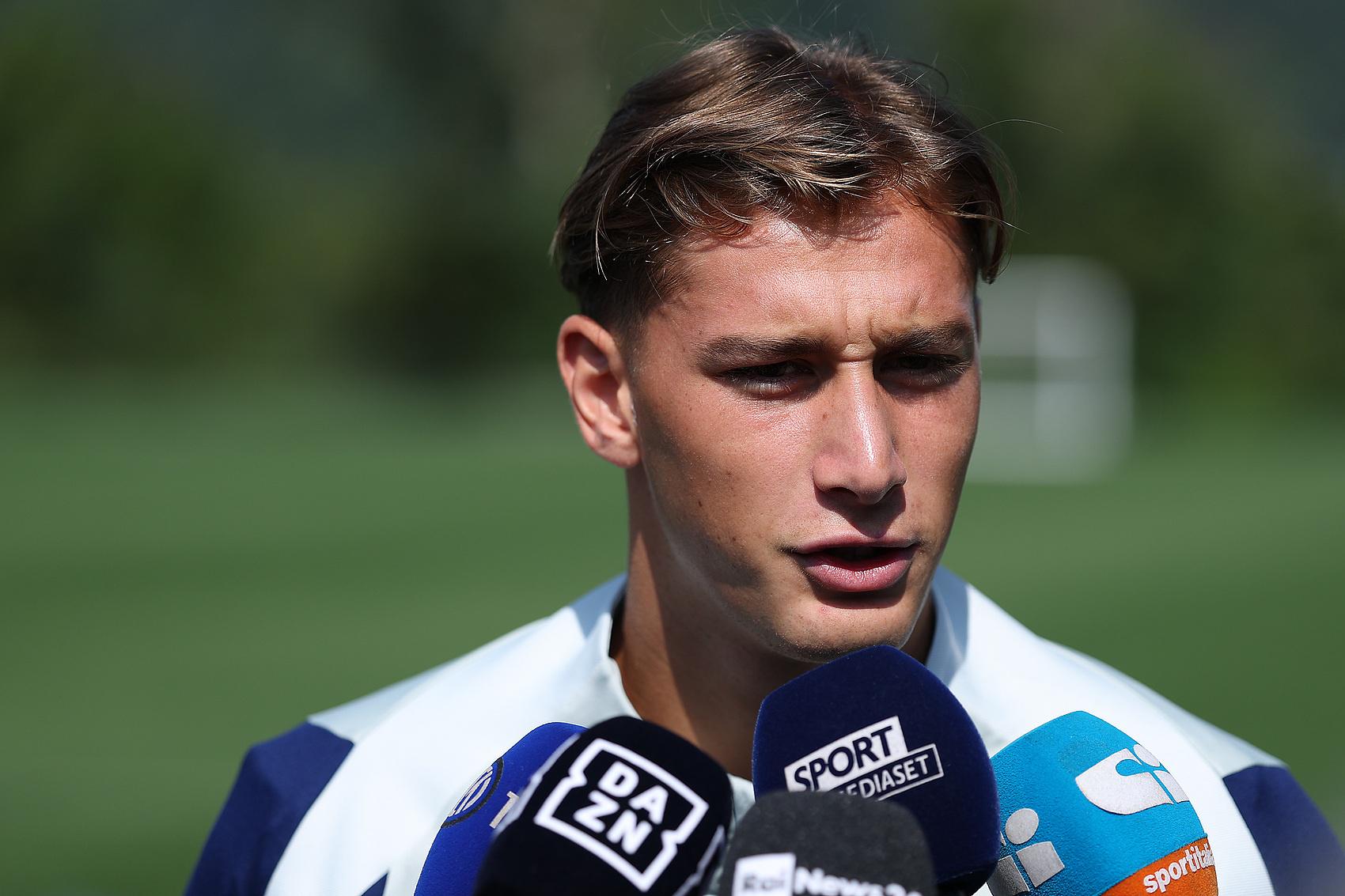 ue, 日讯, 米一线队共 ue, 日讯, 米一线队共