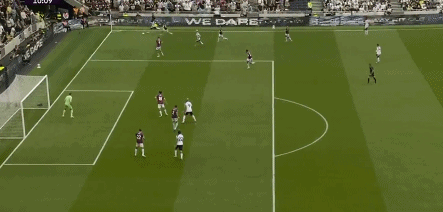 著名记者劳, 热身赛里受