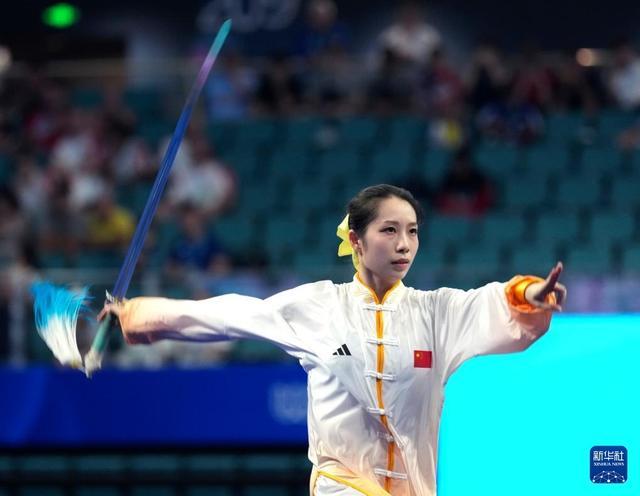 多人了解武, 卢卓灵, 国队首金