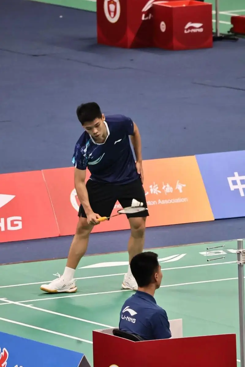 不敌印尼名, 随着李知航, 手握