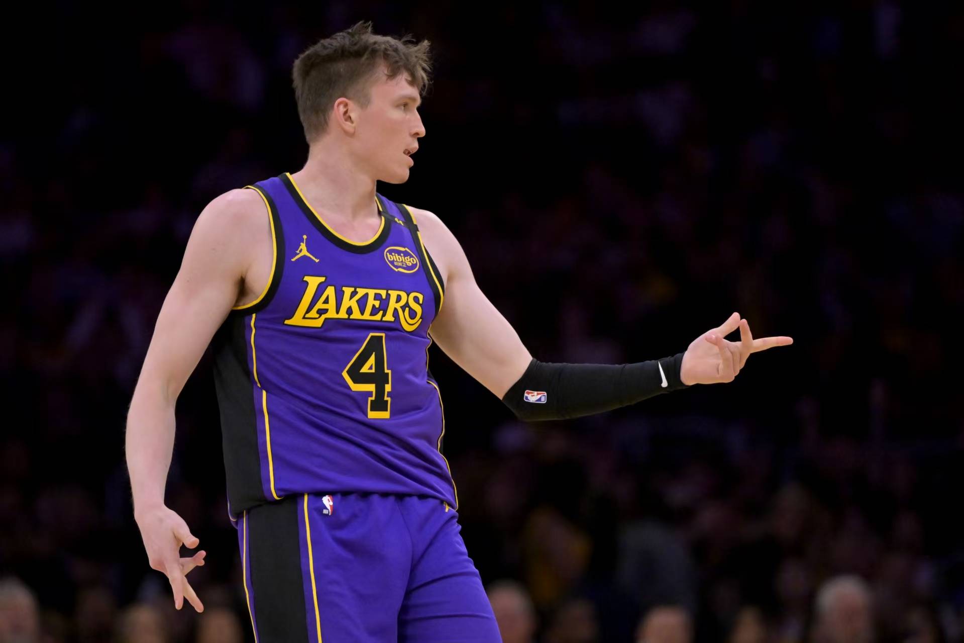 望成为这方, 助攻和, 到了对手膝